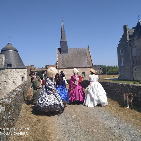 Chateau De Bourgon Montourtier Eksteriør bilde